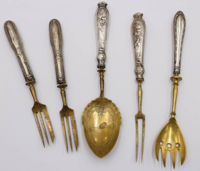 Auktion 372<br>5x div. Besteckteile mit Silbergriffen, um 1900, Altersspuren, ca. L-18cm [1]