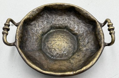 Auktion 372<br>schwere Bronzeschale mit Henkel, B-26 cm [1]