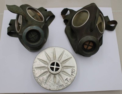Auktion 372<br>2x Volksgasmasken, 3. Reich, 1x Filter anbei [1]