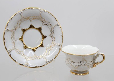 Auktion 372<br>2tlg. Mokkagedeck, Meissen B-Form, Goldstaffage, 1. Wahl, Tasse H-4,8cm [1]