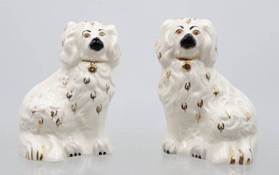 Auktion 372<br>Paar kl. englische Kamin-Hunde, bemalt,  Beswick England, ca. H-13cm [1]