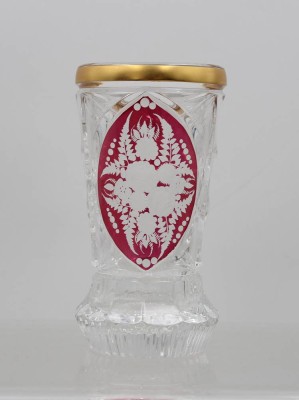Auktion 372<br>Vase, floraler Schliff, rot überfangen, Goldrand, ca. H-15cm [1]