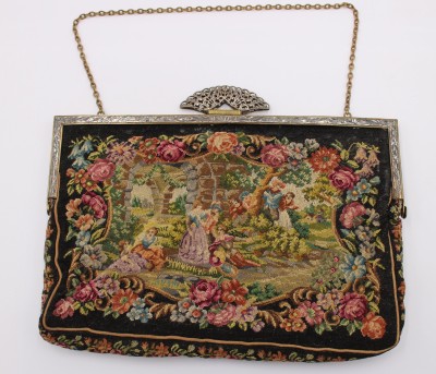 Auktion 372<br>Gobelin-Handtasche, älter, ca. 13 x 20,5cm [1]