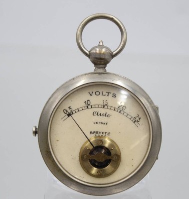 Auktion 372<br>Taschenvoltmeter im Taschenuhr-Stil, BREVETÉ S.G.D.G., ca. D-5,5cm [1]