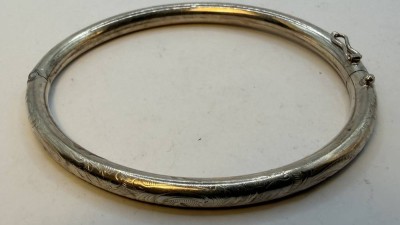 Auktion 372<br>Silber-835-  Armreif, fein ziseliert, ca. 7x6 cm, 11,2 gr. [1]