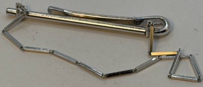 Auktion 372<br>Krawattenklammer mit Kette, Silber-925-, 7,6 gr., L-5,5 cm [1]