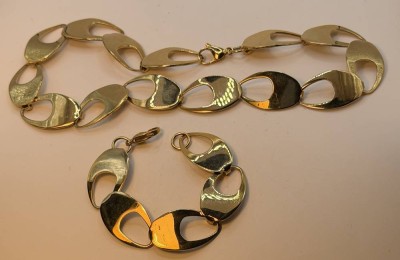 Auktion 372<br>Stahlkette und Armband, beide  Goldfarben, L-46 und 18 cm, [1]