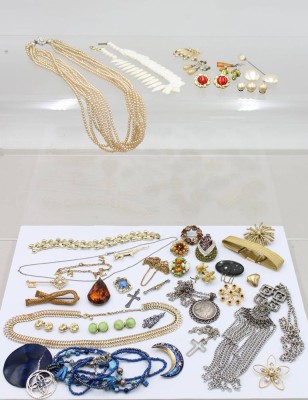 Auktion 372<br>Konvolut div. Modeschmuck [1]