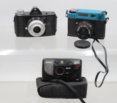 Auktion 372<br>3x div. Fotoapparate, Agfa Clack, Anny, Revue, Funktionen nicht geprüft [1]
