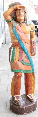 Auktion 372<br>handgeschnitzte, lebensgroße Figur, Häuptling, ca. H-170cm , nur Speditionsversand! [1]