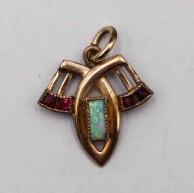 Auktion 372<br>kl. Jugendstil-Anhänger, wohl Granat und Opal besatz, ca. L-2cm [1]