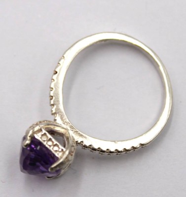 Auktion 372<br>925er Silber-Ring, mit 2,3 ct Amethyst, 3,2gr., RG 52/53 [1]