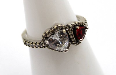 Auktion 372<br>Ring, klare und ein roter Stein, versilbert, RG 52 [1]
