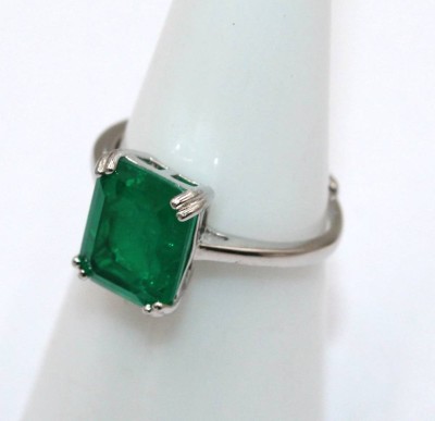 Auktion 372<br>Ring, Silber gepr., grüner Stein, offene Schiene, 2,1gr. [1]