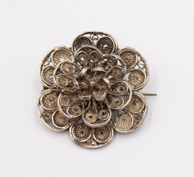 Auktion 372<br>filigrane Brosche, versilbert, D-3,5cm [1]