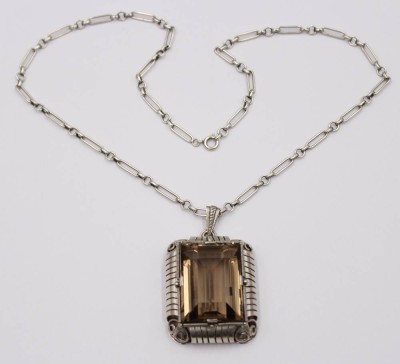 Auktion 372<br>Anhänger Silber -835-, Rauchquarz/Topas, an Silberkette, zus. ca. 44,7gr., L-50cm Anh. 5,5 x 3,5cm [1]