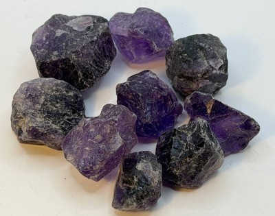 Auktion 372<br>9 Roh-Amethyste, ca. 300  ct [1]