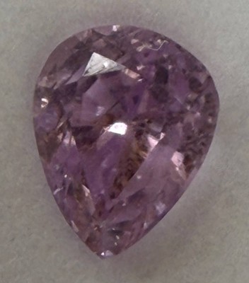 Auktion 372<br>kl. Kunzit in Tropfenform, 4,18  kt [1]