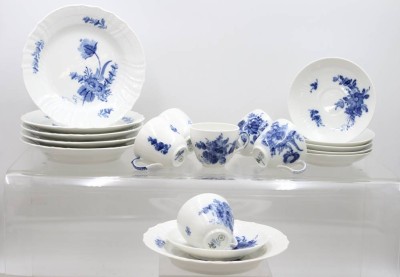 Auktion 372<br>6x komplette Gedecke, Royal Copenhagen, Blue Flower Curved, Tassen H-6,5cm [1]