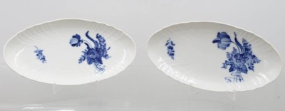 Auktion 372<br>2x ovale Anbietschalen, Royal Copenhagen, Blue Flower Curved, je ca. 23,5 x 12cm [1]