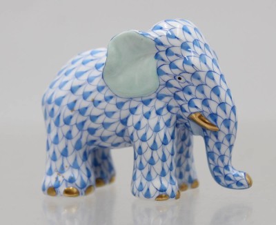 Auktion 372<br>kl. Elefant, Herend, Netzdekor in blau, ca. H-4,5cm [1]