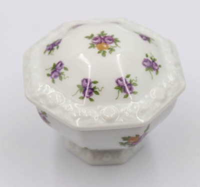 Auktion 372<br>kl. Zierdose, Classic Rose, Rosenthal, Form Maria, Blumendekor, ca.- H-5,8cm D-6,5cm [1]
