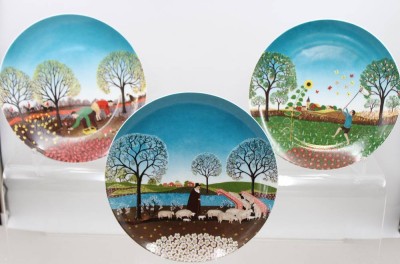 Auktion 372<br>drei Fürstenberg-Wandteller aus der Serie Die vier Jahreszeiten, Gunhild Terzenbach , Winter fehlt, ca. D-24cm [1]