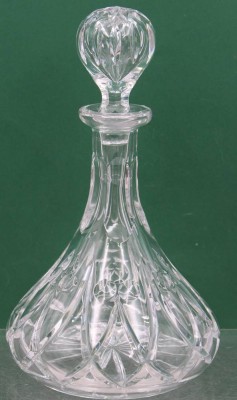 Auktion 372<br>schöne Karaffe, beschliffen, ca. H-29cm [1]