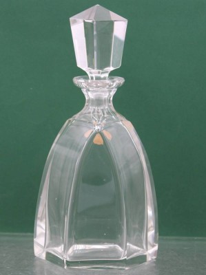 Auktion 372<br>Art-Déco Karaffe,  orig. Etikett, Stöpsel mit kl. Chipü, ca. H-24cm [1]