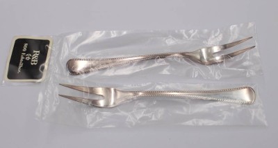 Auktion 372<br>2x Fleischgabeln, Robbe & Berking, 800er Silber, Königskordel, orig. verschweißt, ca. 60gr., L-17,5cm [1]