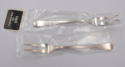 Auktion 372<br>2x Fleischgabeln, Robbe & Berking, 800er Silber, Königskordel, orig. verschweißt, ca. 60gr., L-17,5cm [1]