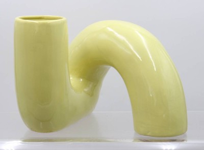 Auktion 372<br>Design-Vase, ungemarkt, geleb Glasur, ca. H-20,5cm L-ca. 30cm [1]