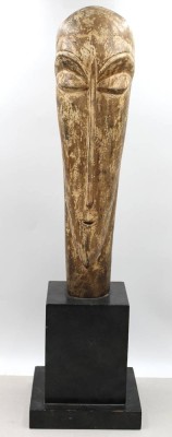 Auktion 372<br>hohe dekorative Büste aus Holz auf Sockel, monogrammiert und Nr. 8-10, ca. H-70cm [1]