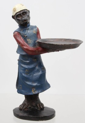 Auktion 372<br>Affen-Butler-Figur aus Kunstharz, ca. H-19,5cm [1]