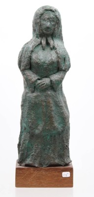Auktion 372<br>Figur auf Holz, Dame mit Kopftusch, wohl Kunstharz, ca. H-28cm [1]