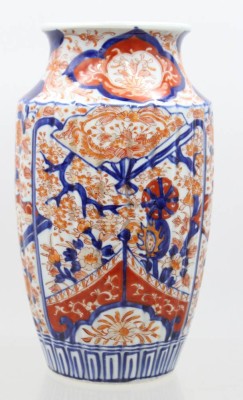 Auktion 372<br>japan. Imari-Vase, ungemarkt, ca. H-25cm [1]