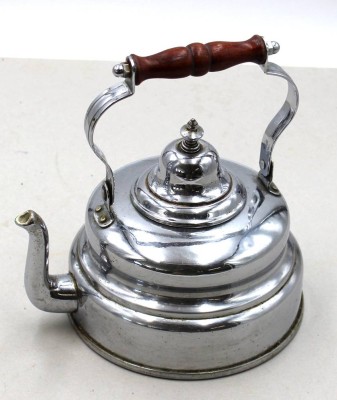 Auktion 372<br>Herd-Teekanne, älter, gemarkt, Deckel mit Druckstellen, Gebrauchsspuren [1]