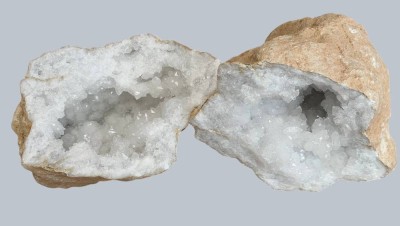 Auktion 372<br>gr. Quarzdruse / Calcitgeode, 3660 gr, in 2 Teilen [1]