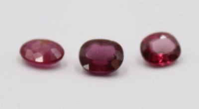 Auktion 372<br>3x kl. Rubine, zus. ca. 2,9 Karat [1]