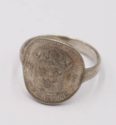 Auktion 372<br>800er Silber-Ring, schwedische 25-Öre-Silbermünze 1917, ca. 3,7gr., RG 57 [1]