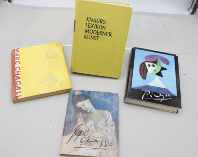 Auktion 372<br>4x div. Literatur über Kunst u. Künstler,  Altersspuren [1]