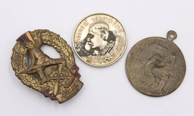 Auktion 372<br>Medaille Thailand, Abzeichen DDR und eine Medaille [1]