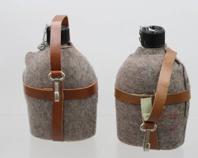 Auktion 372<br>2x Feldflaschen, neuzeitl. , ca. H-20cm [1]