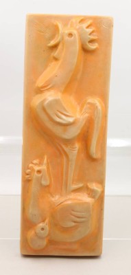 Auktion 372<br>Relief-Wandplatte, Hahn, monogrammiert 