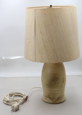 Auktion 372<br>hohe Tischlampe, Keramikstand, ca. H-60cm [1]