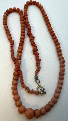 Auktion 372<br>feine Korallen-Halskette verlaufend, L-48 cm, 16,9  gr [1]