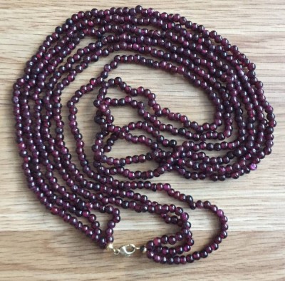 Auktion 372<br>3 Reihen Granat Kette mit Federring Silberschliesse 925,  Länge: ca. 75 cm. [1]
