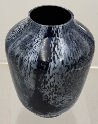 Auktion 372<br>Kunstglasvase, H-21 cm [1]