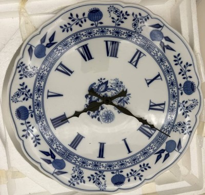 Auktion 373<br>gr. Porzellan-Küchenwanduhr 
