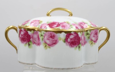Auktion 373<br>sehr schöne Deckeldose, Rosenthal, Serie Chrysantheme, Dekor Cäcilie, ca. H-11,5cm B-24,5cm [1]